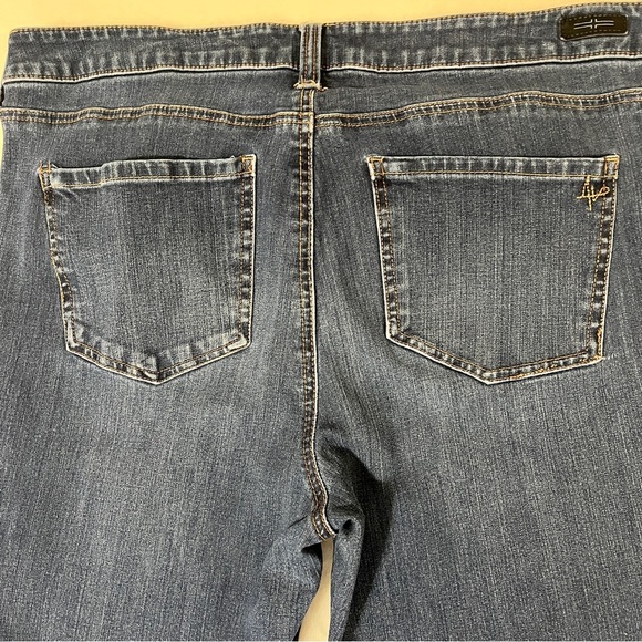 LIVERPOOL JEANS COMPANY Womens Jeans Medium Wash Size 10 - Picture 16 of 16